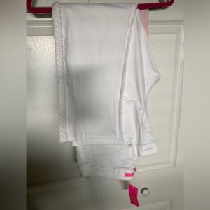 Beautiful White Lily Pulitzer Jeans 🔥🛍